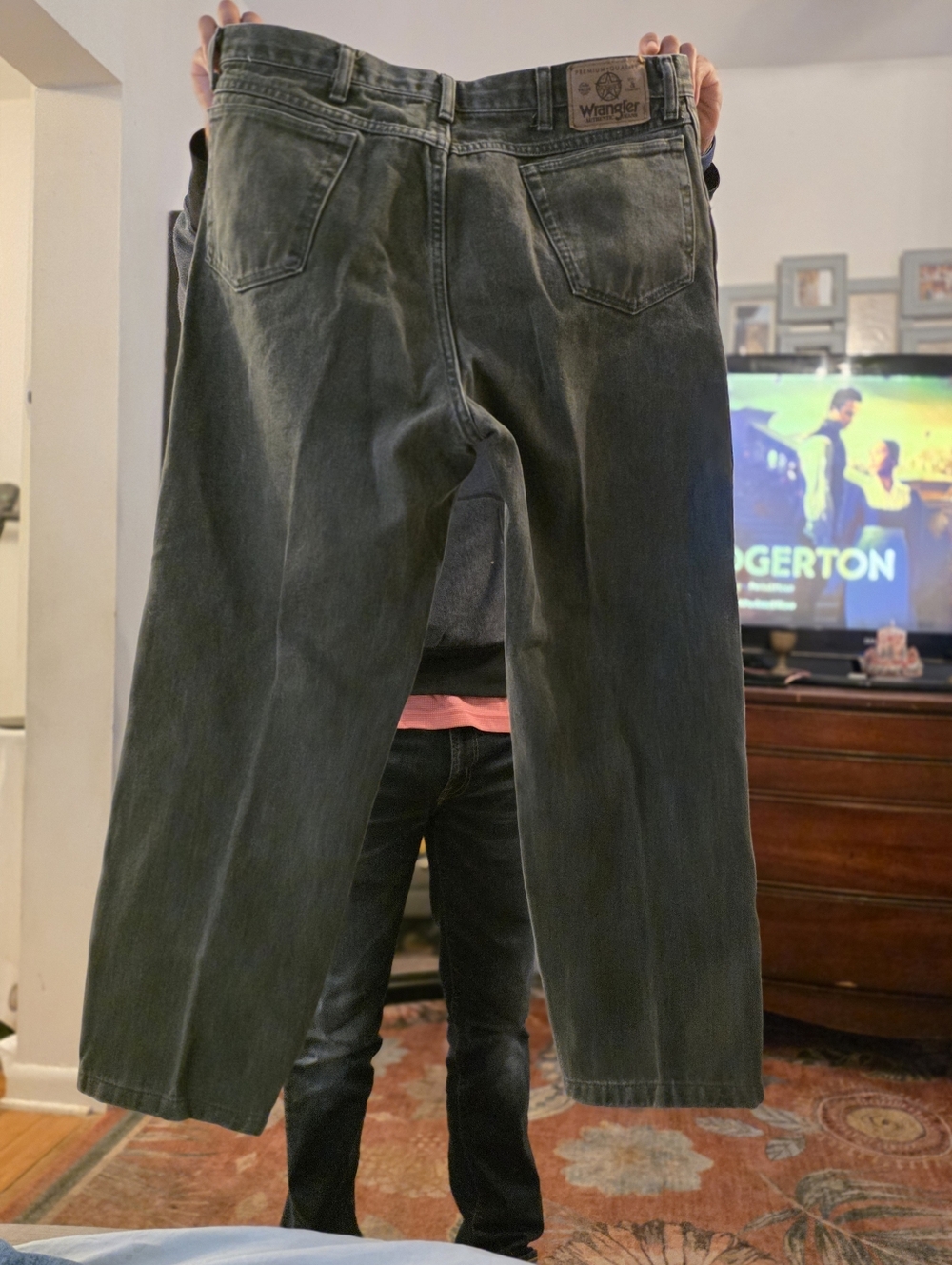 Wrangler Men's Charcoal Relaxed Jeans